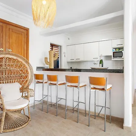 Perla Del Playa Grande Tías